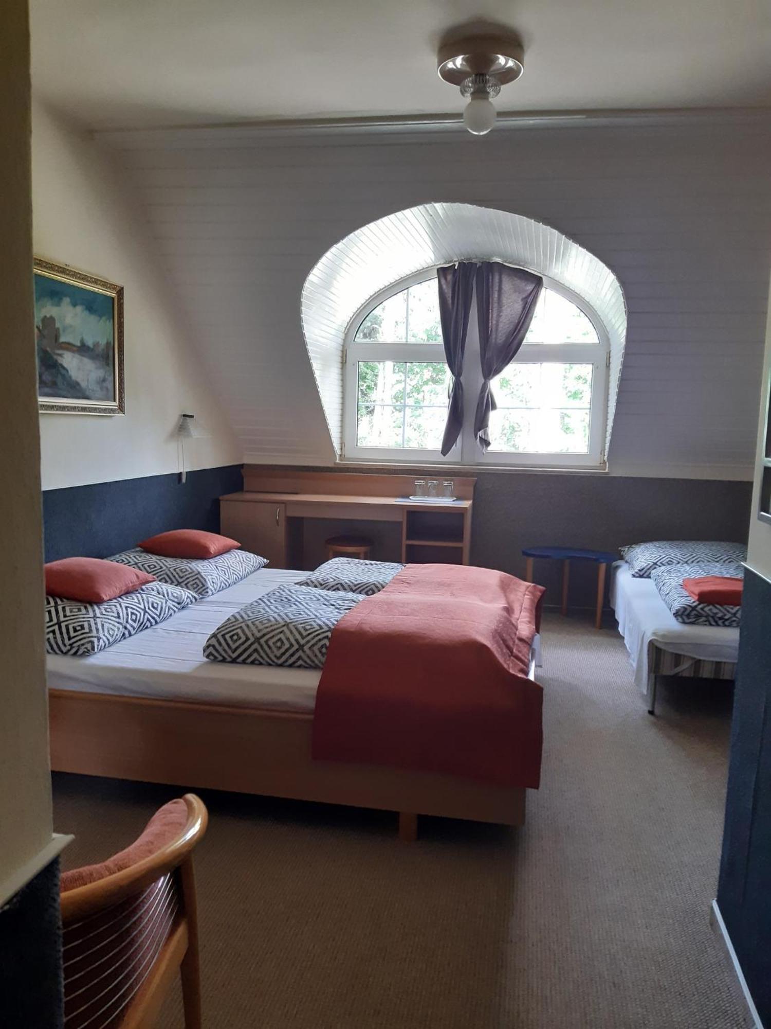 Berg Toboz Panzió Hotel Pécs Szoba fotó