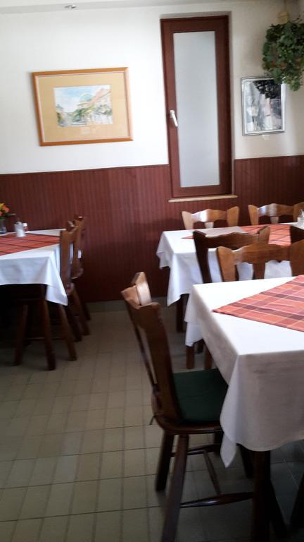 Berg Toboz Panzió Hotel Pécs Kültér fotó