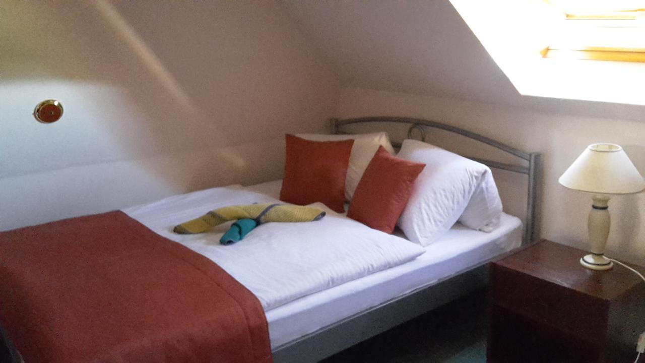 Berg Toboz Panzió Hotel Pécs Kültér fotó