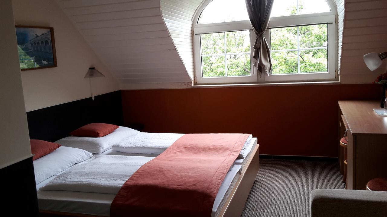 Berg Toboz Panzió Hotel Pécs Kültér fotó